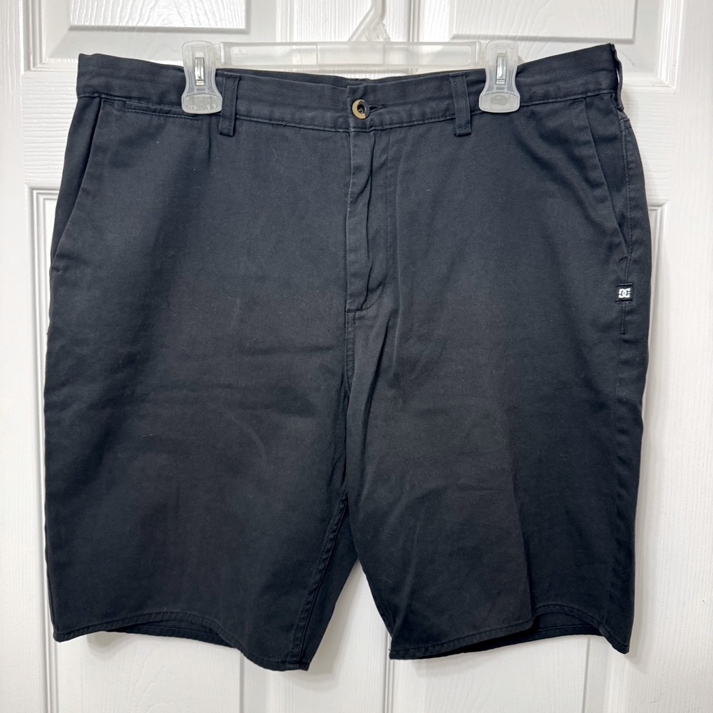 DC Shorts Men's Size 36 Black Y2K Skateboarding Straight Fit Flat Front